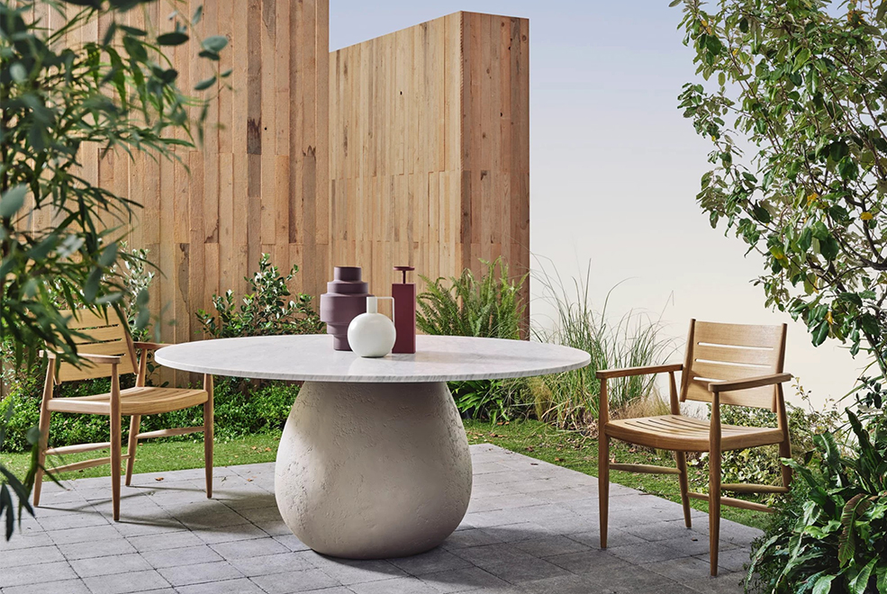 Inout Dining Table