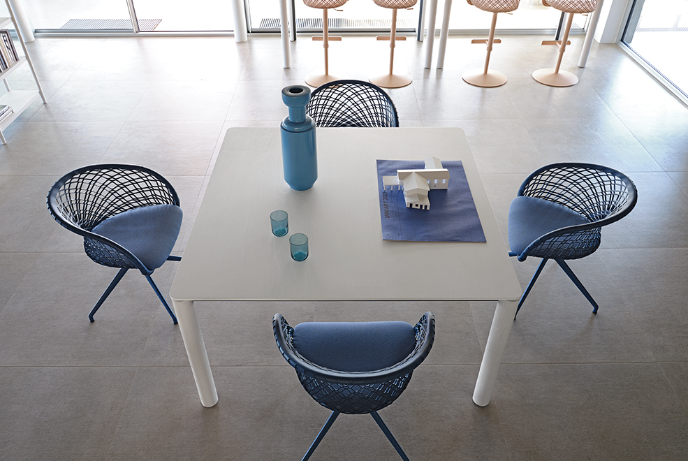Woody Dining Table gallery